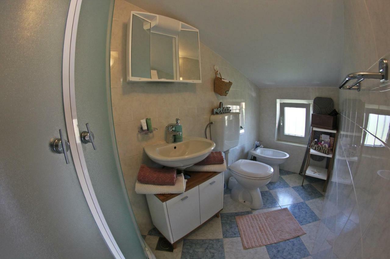 Room And Apartment Doris Lovrečica Extérieur photo