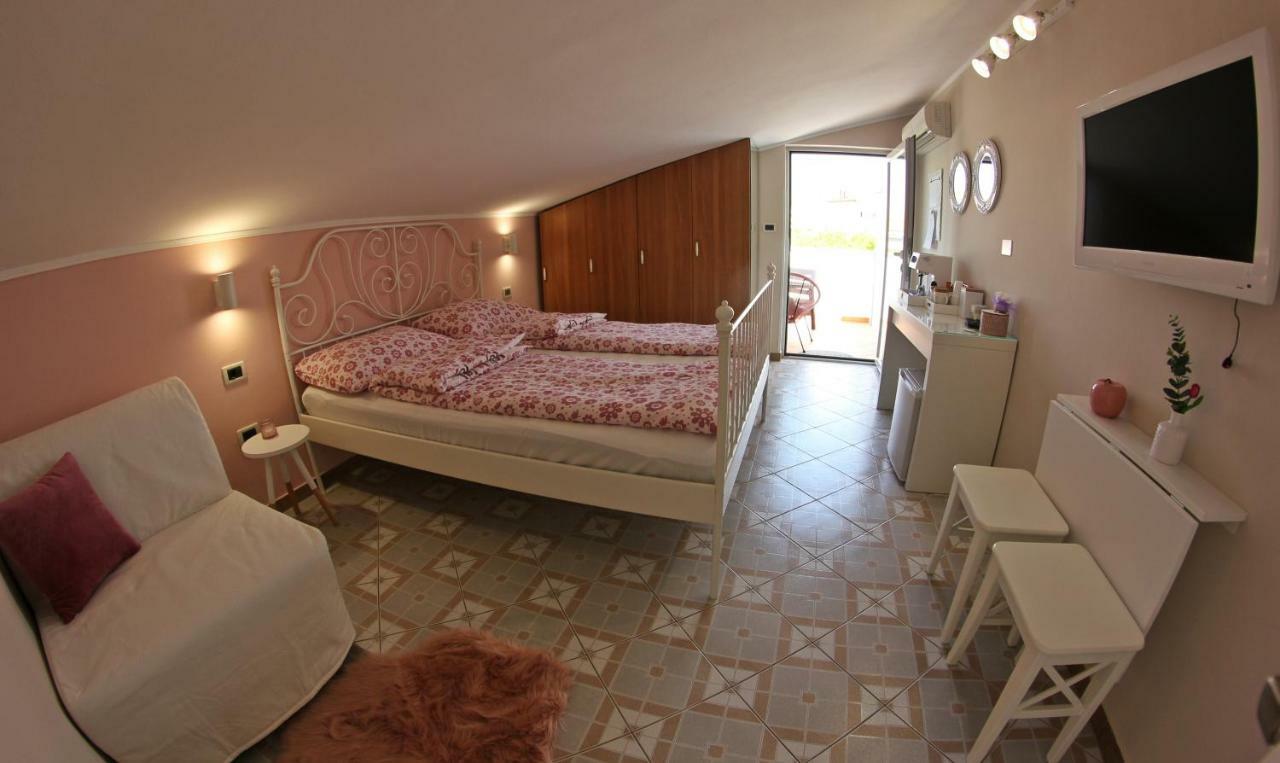 Room And Apartment Doris Lovrečica Extérieur photo