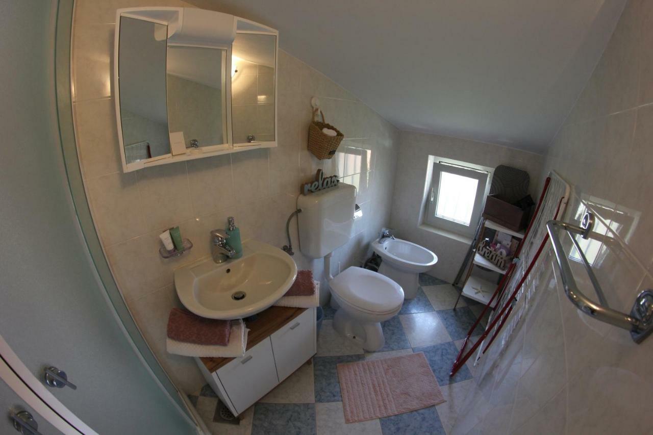 Room And Apartment Doris Lovrečica Extérieur photo