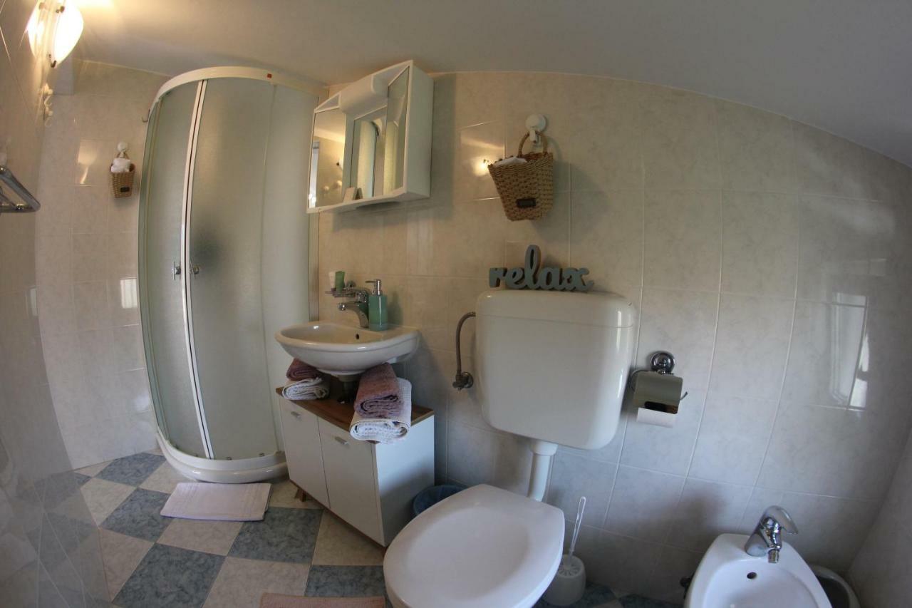 Room And Apartment Doris Lovrečica Extérieur photo