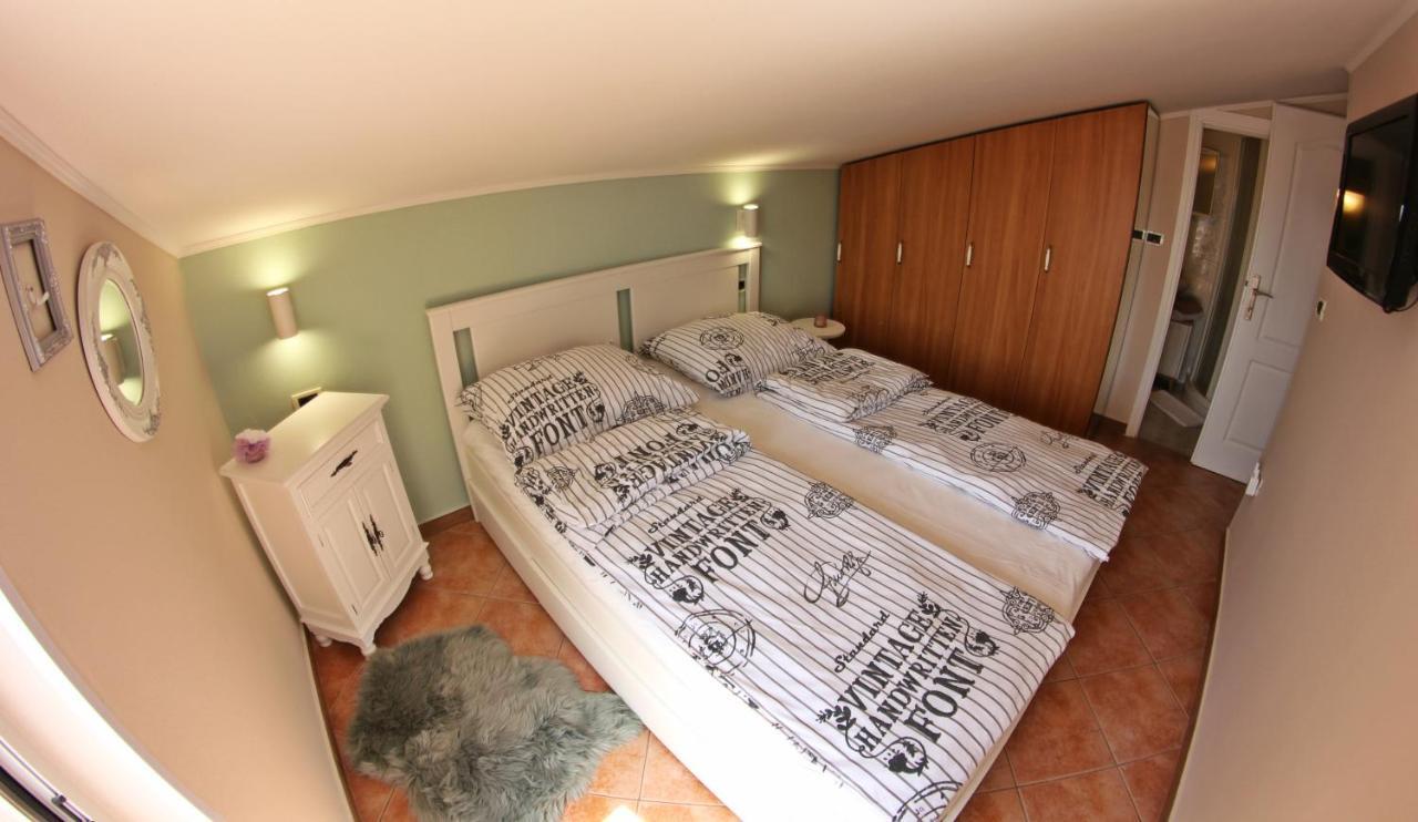 Room And Apartment Doris Lovrečica Extérieur photo