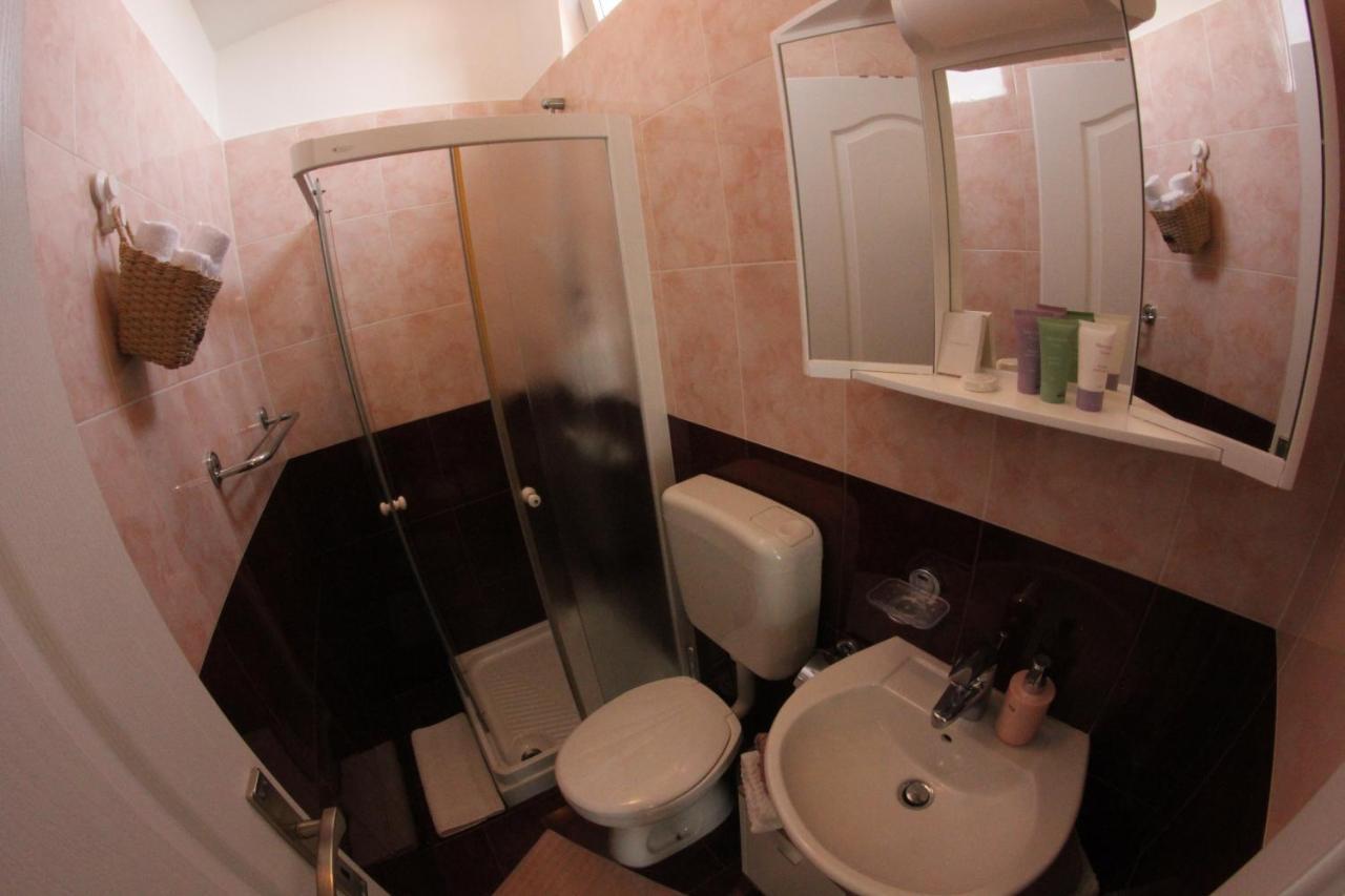 Room And Apartment Doris Lovrečica Extérieur photo