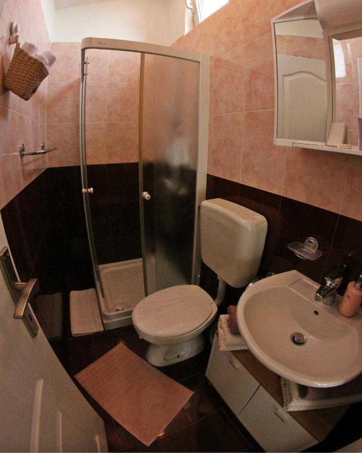Room And Apartment Doris Lovrečica Extérieur photo
